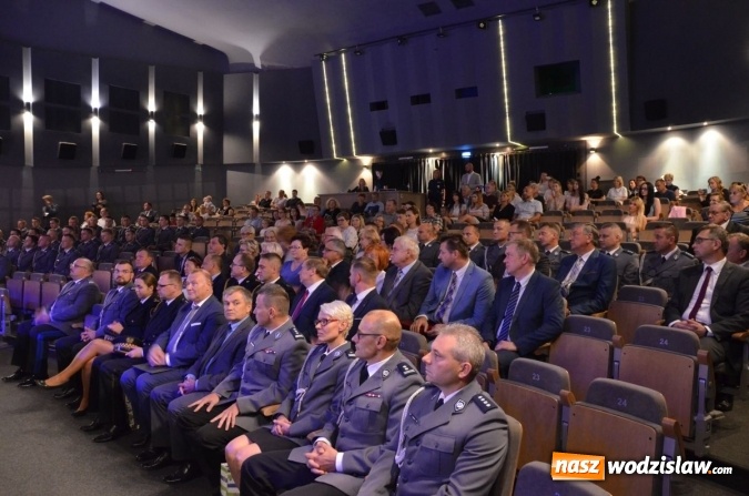 Zdjęcie w galerii na portalu naszwodzislaw.com: Podziękowania, nagrody i awanse, czyli święto powiatowej policji w Wodzisławiu Śląskim  wiadomości z regionu