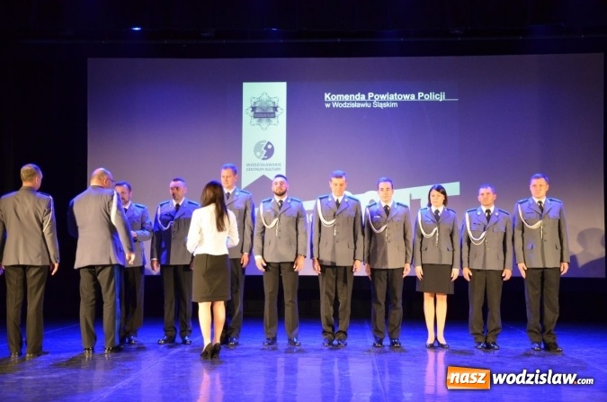 Zdjęcie w galerii na portalu naszwodzislaw.com: Podziękowania, nagrody i awanse, czyli święto powiatowej policji w Wodzisławiu Śląskim  wiadomości z regionu