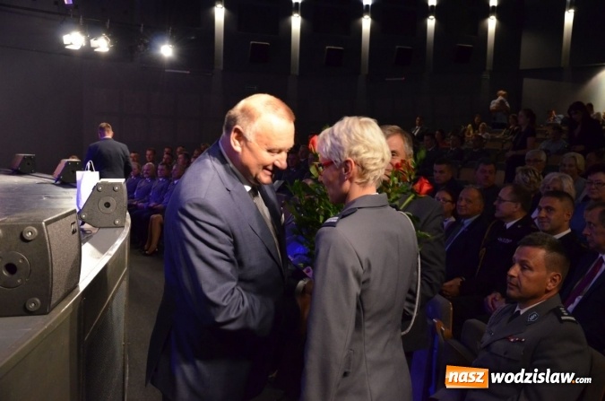Zdjęcie w galerii na portalu naszwodzislaw.com: Podziękowania, nagrody i awanse, czyli święto powiatowej policji w Wodzisławiu Śląskim  wiadomości z regionu