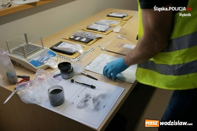 Zdjęcie w galerii na portalu naszwodzislaw.com: Policja uderza w handlarzy dopalaczami z Chin  wiadomości z regionu