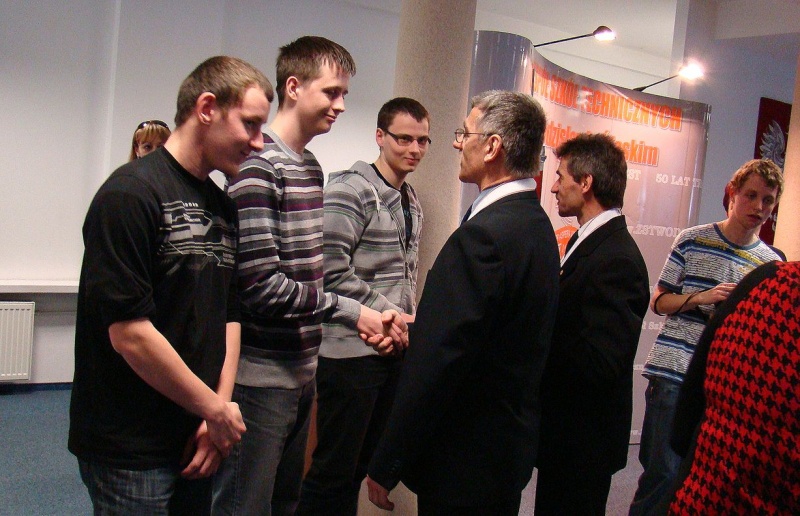 Zdjęcie w galerii na portalu naszwodzislaw.com: Przodownicy w oddawaniu krwi wiadomości z regionu