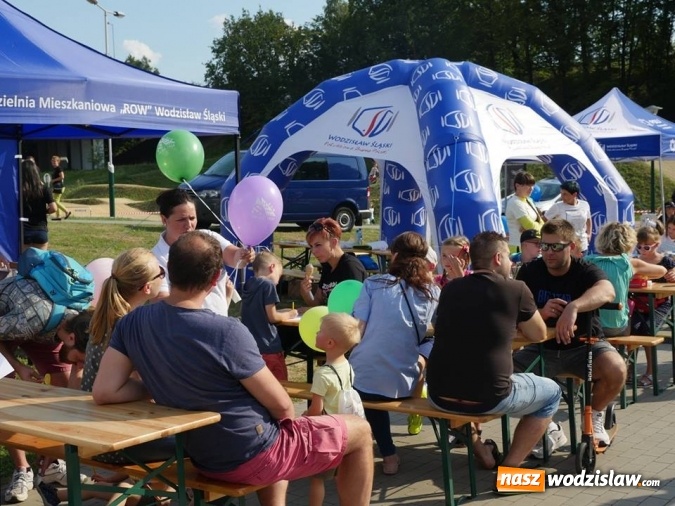 Zdjęcie w galerii na portalu naszwodzislaw.com: Popołudnie z Sąsiadem i Unią Europejską. Frekwencja i humory dopisały wiadomości z regionu