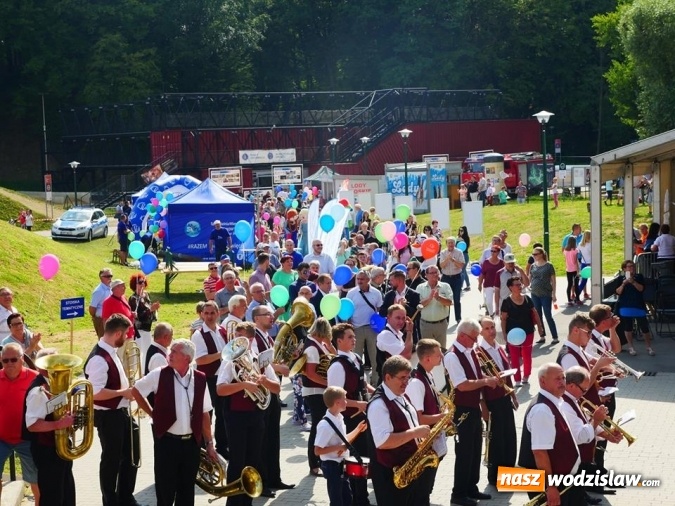 Zdjęcie w galerii na portalu naszwodzislaw.com: Popołudnie z Sąsiadem i Unią Europejską. Frekwencja i humory dopisały wiadomości z regionu