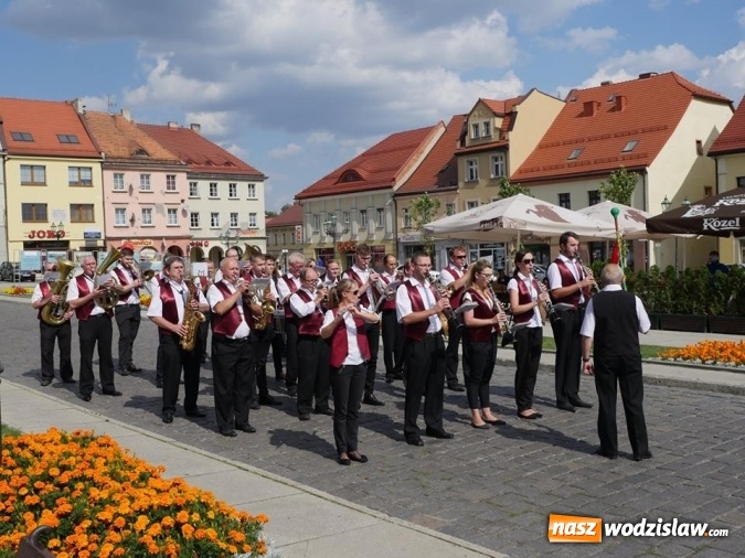 Zdjęcie w galerii na portalu naszwodzislaw.com: Popołudnie z Sąsiadem i Unią Europejską. Frekwencja i humory dopisały wiadomości z regionu