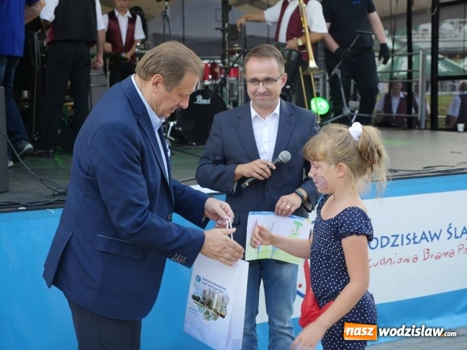 Zdjęcie w galerii na portalu naszwodzislaw.com: Popołudnie z Sąsiadem i Unią Europejską. Frekwencja i humory dopisały wiadomości z regionu