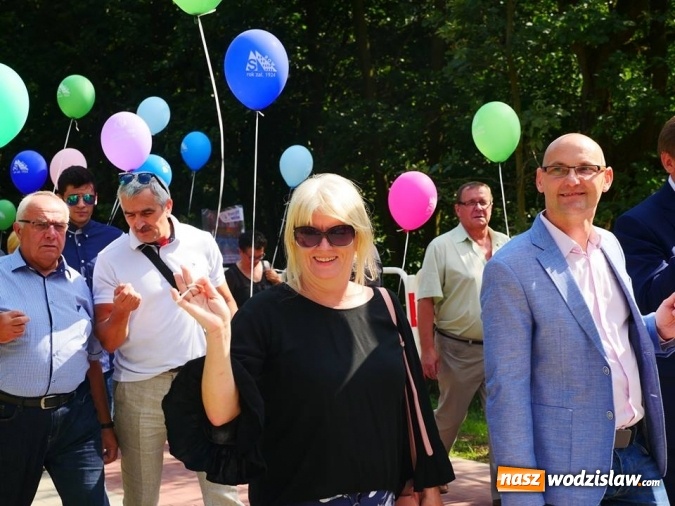 Zdjęcie w galerii na portalu naszwodzislaw.com: Popołudnie z Sąsiadem i Unią Europejską. Frekwencja i humory dopisały wiadomości z regionu