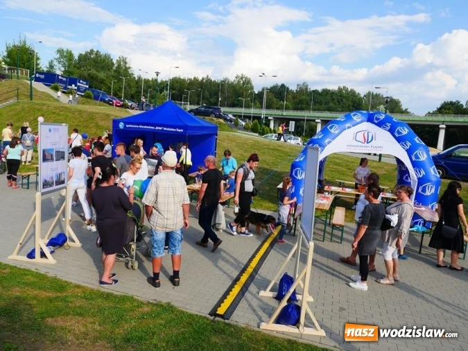 Zdjęcie w galerii na portalu naszwodzislaw.com: Popołudnie z Sąsiadem i Unią Europejską. Frekwencja i humory dopisały wiadomości z regionu