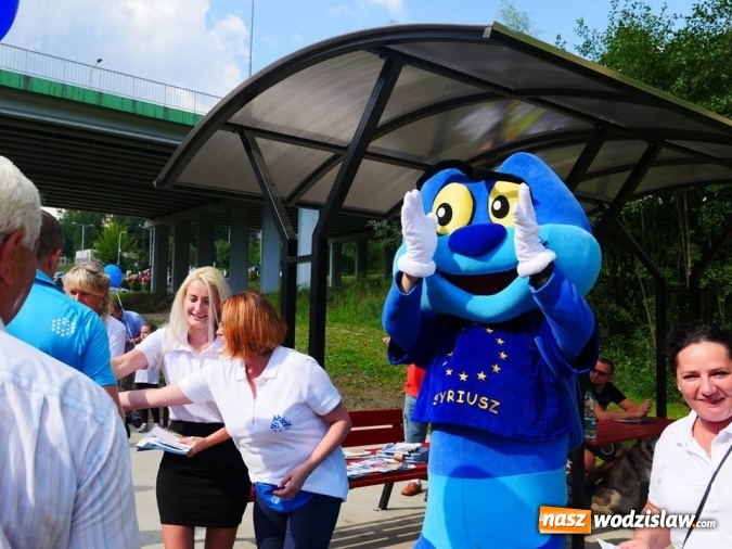 Zdjęcie w galerii na portalu naszwodzislaw.com: Popołudnie z Sąsiadem i Unią Europejską. Frekwencja i humory dopisały wiadomości z regionu