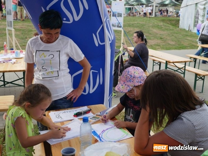 Zdjęcie w galerii na portalu naszwodzislaw.com: Popołudnie z Sąsiadem i Unią Europejską. Frekwencja i humory dopisały wiadomości z regionu