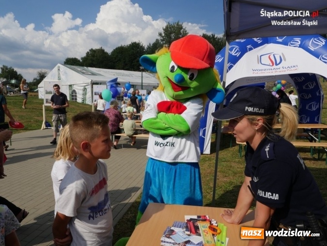 Zdjęcie w galerii na portalu naszwodzislaw.com: Policjanci promowali akcję Kręci mnie bezpieczeństwo nad wodą wiadomości z regionu