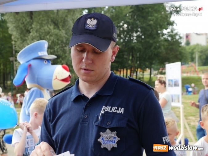 Zdjęcie w galerii na portalu naszwodzislaw.com: Policjanci promowali akcję Kręci mnie bezpieczeństwo nad wodą wiadomości z regionu