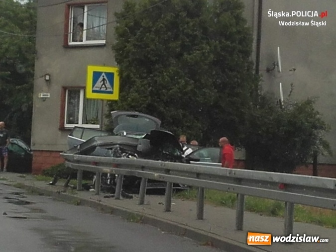 Zdjęcie w galerii na portalu naszwodzislaw.com: Nowe ustalenia w sprawie wypadku w Radlinie. Kierowca renault wjechał w barierki na skutek ataku epilepsji! wiadomości z regionu