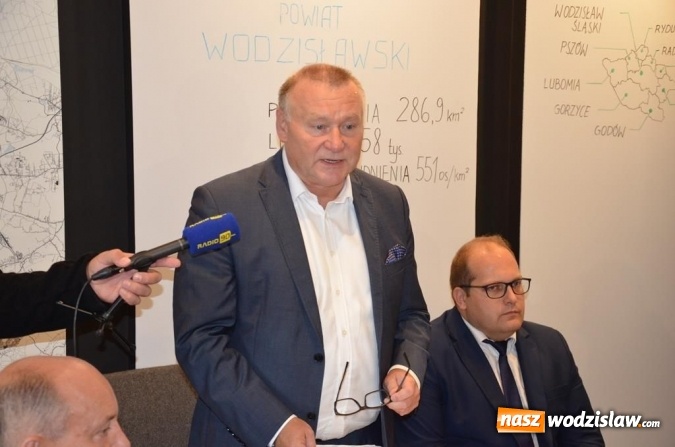 Zdjęcie w galerii na portalu naszwodzislaw.com: Podpisanie umów w Konkursie Przedsięwzięć Inicjatyw Lokalnych wiadomości z regionu