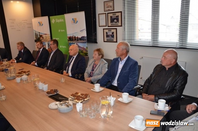 Zdjęcie w galerii na portalu naszwodzislaw.com: Podpisanie umów w Konkursie Przedsięwzięć Inicjatyw Lokalnych wiadomości z regionu