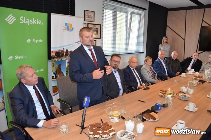 Zdjęcie w galerii na portalu naszwodzislaw.com: Podpisanie umów w Konkursie Przedsięwzięć Inicjatyw Lokalnych wiadomości z regionu