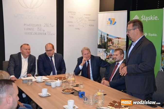 Zdjęcie w galerii na portalu naszwodzislaw.com: Podpisanie umów w Konkursie Przedsięwzięć Inicjatyw Lokalnych wiadomości z regionu