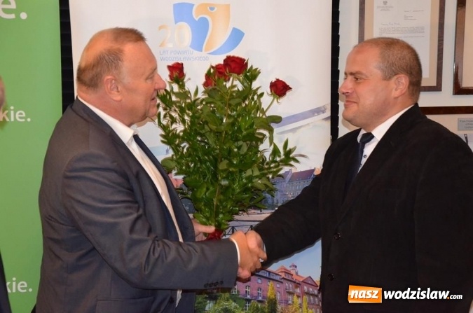 Zdjęcie w galerii na portalu naszwodzislaw.com: Podpisanie umów w Konkursie Przedsięwzięć Inicjatyw Lokalnych wiadomości z regionu
