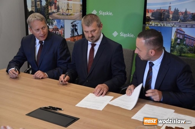 Zdjęcie w galerii na portalu naszwodzislaw.com: Podpisanie umów w Konkursie Przedsięwzięć Inicjatyw Lokalnych wiadomości z regionu