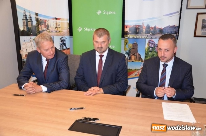 Zdjęcie w galerii na portalu naszwodzislaw.com: Podpisanie umów w Konkursie Przedsięwzięć Inicjatyw Lokalnych wiadomości z regionu