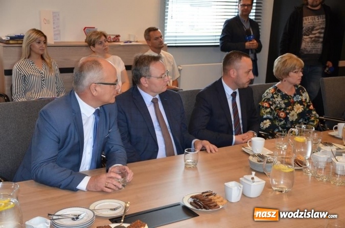 Zdjęcie w galerii na portalu naszwodzislaw.com: Podpisanie umów w Konkursie Przedsięwzięć Inicjatyw Lokalnych wiadomości z regionu