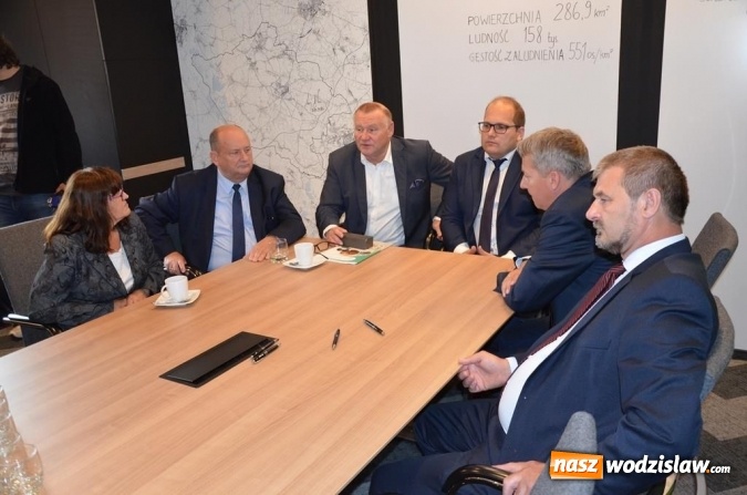Zdjęcie w galerii na portalu naszwodzislaw.com: Podpisanie umów w Konkursie Przedsięwzięć Inicjatyw Lokalnych wiadomości z regionu