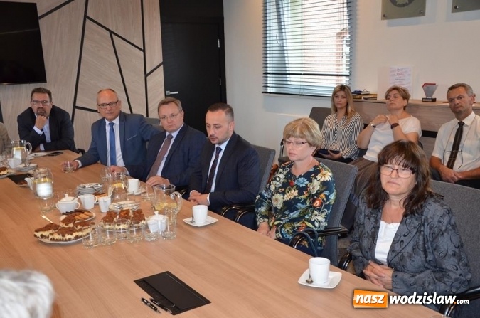 Zdjęcie w galerii na portalu naszwodzislaw.com: Podpisanie umów w Konkursie Przedsięwzięć Inicjatyw Lokalnych wiadomości z regionu