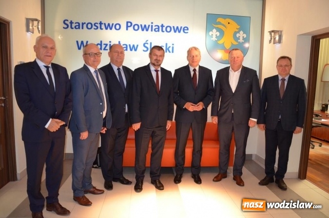 Zdjęcie w galerii na portalu naszwodzislaw.com: Podpisanie umów w Konkursie Przedsięwzięć Inicjatyw Lokalnych wiadomości z regionu