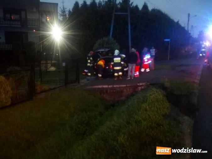 Zdjęcie w galerii na portalu naszwodzislaw.com: Godów: Brawurową jazdę zakończył w rowie wiadomości z regionu