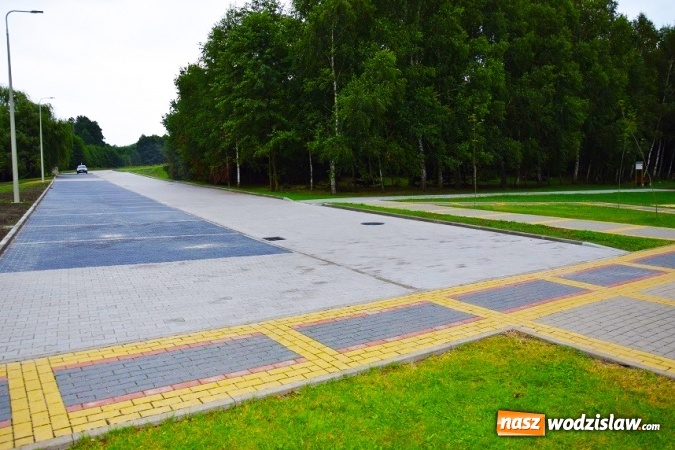 Zdjęcie w galerii na portalu naszwodzislaw.com: Budowa miejsc postojowych w Gogołowej zakończona wiadomości z regionu