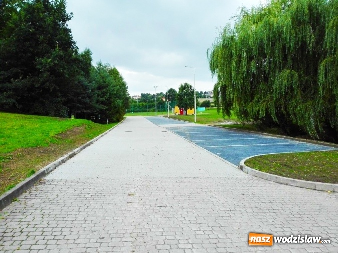 Zdjęcie w galerii na portalu naszwodzislaw.com: Budowa miejsc postojowych w Gogołowej zakończona wiadomości z regionu