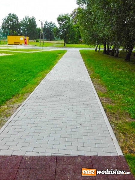 Zdjęcie w galerii na portalu naszwodzislaw.com: Budowa miejsc postojowych w Gogołowej zakończona wiadomości z regionu