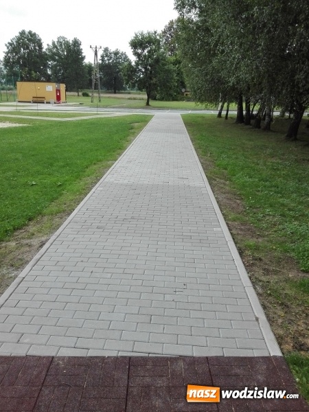 Zdjęcie w galerii na portalu naszwodzislaw.com: Roboty na boisku sportowym w Gogołowej zakończone wiadomości z regionu
