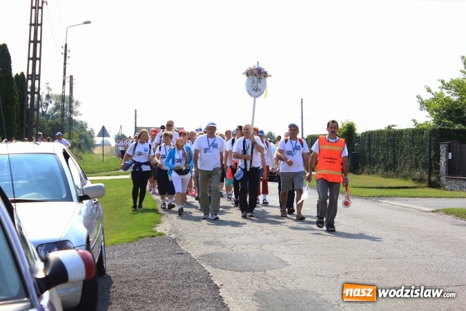 Zdjęcie w galerii na portalu naszwodzislaw.com: 228 pielgrzymów wyruszyło dziś w drogę z Lubomi na Jasną Górę wiadomości z regionu