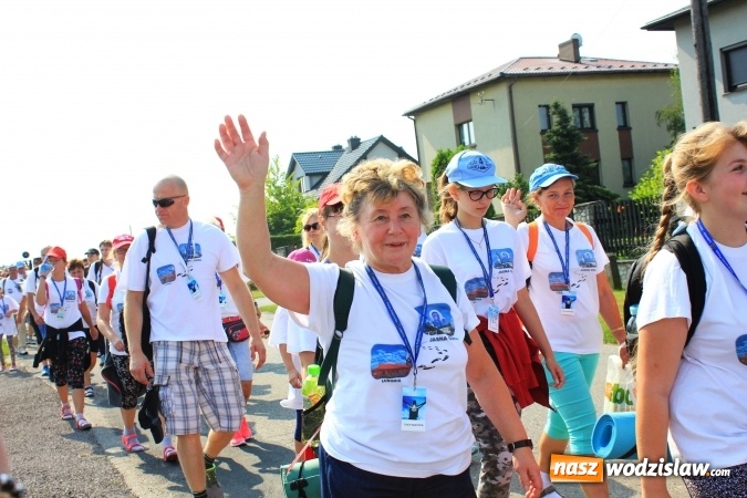 Zdjęcie w galerii na portalu naszwodzislaw.com: 228 pielgrzymów wyruszyło dziś w drogę z Lubomi na Jasną Górę wiadomości z regionu