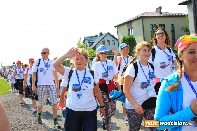 Zdjęcie w galerii na portalu naszwodzislaw.com: 228 pielgrzymów wyruszyło dziś w drogę z Lubomi na Jasną Górę wiadomości z regionu