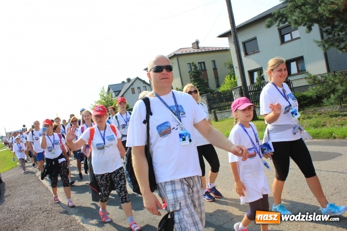 Zdjęcie w galerii na portalu naszwodzislaw.com: 228 pielgrzymów wyruszyło dziś w drogę z Lubomi na Jasną Górę wiadomości z regionu