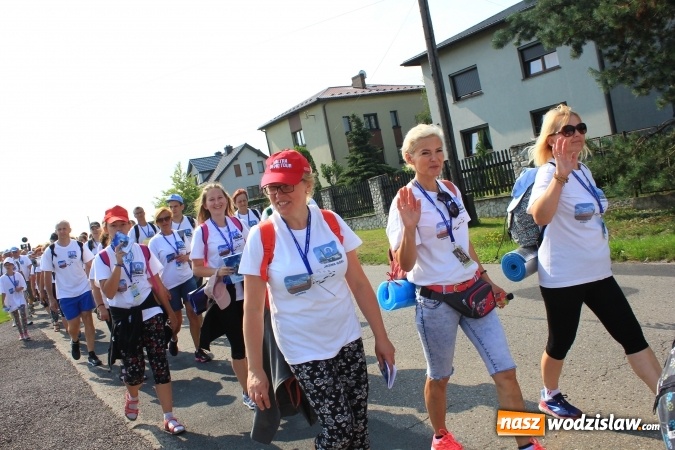 Zdjęcie w galerii na portalu naszwodzislaw.com: 228 pielgrzymów wyruszyło dziś w drogę z Lubomi na Jasną Górę wiadomości z regionu