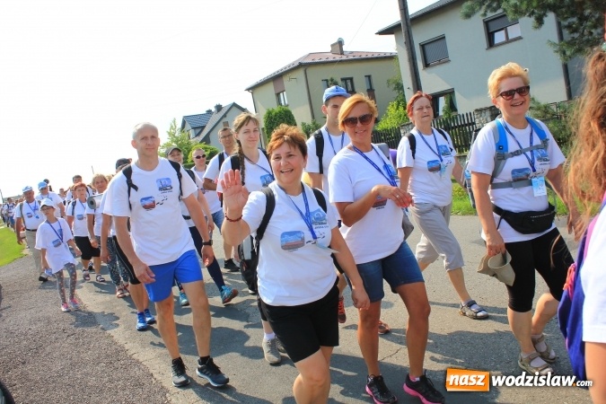 Zdjęcie w galerii na portalu naszwodzislaw.com: 228 pielgrzymów wyruszyło dziś w drogę z Lubomi na Jasną Górę wiadomości z regionu