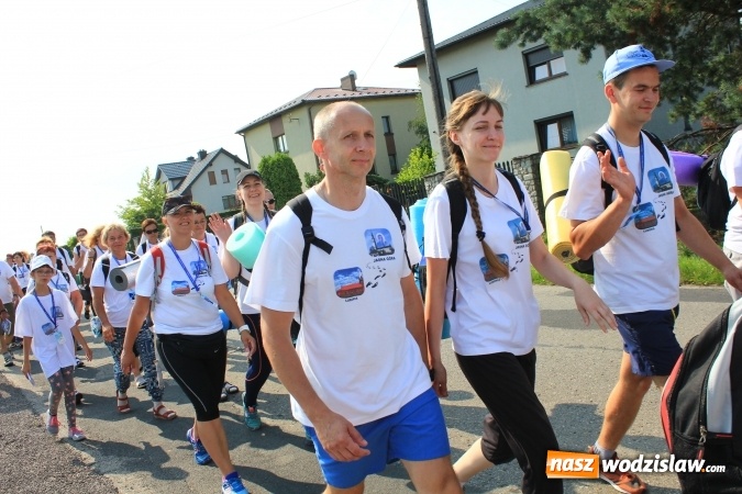 Zdjęcie w galerii na portalu naszwodzislaw.com: 228 pielgrzymów wyruszyło dziś w drogę z Lubomi na Jasną Górę wiadomości z regionu
