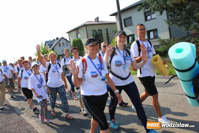 Zdjęcie w galerii na portalu naszwodzislaw.com: 228 pielgrzymów wyruszyło dziś w drogę z Lubomi na Jasną Górę wiadomości z regionu