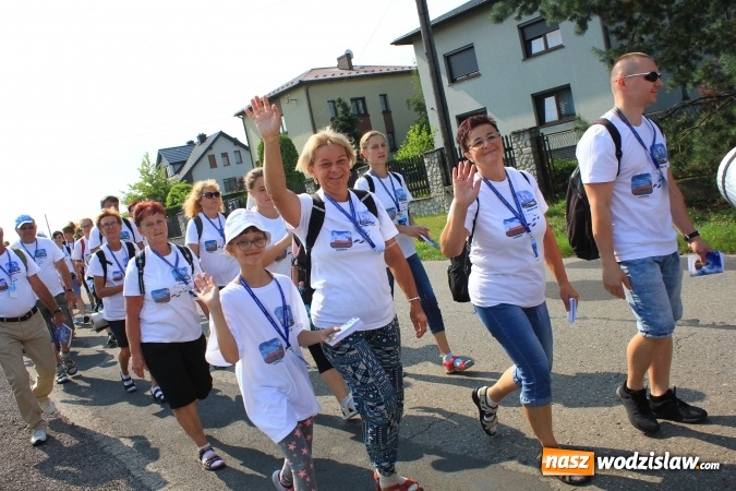 Zdjęcie w galerii na portalu naszwodzislaw.com: 228 pielgrzymów wyruszyło dziś w drogę z Lubomi na Jasną Górę wiadomości z regionu