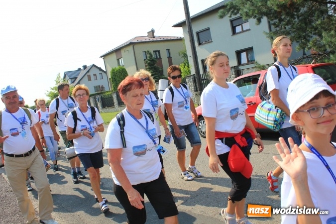 Zdjęcie w galerii na portalu naszwodzislaw.com: 228 pielgrzymów wyruszyło dziś w drogę z Lubomi na Jasną Górę wiadomości z regionu