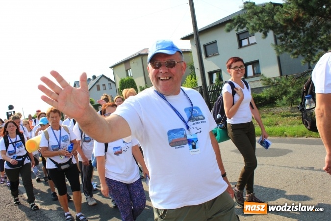 Zdjęcie w galerii na portalu naszwodzislaw.com: 228 pielgrzymów wyruszyło dziś w drogę z Lubomi na Jasną Górę wiadomości z regionu