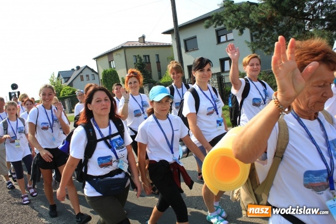 Zdjęcie w galerii na portalu naszwodzislaw.com: 228 pielgrzymów wyruszyło dziś w drogę z Lubomi na Jasną Górę wiadomości z regionu