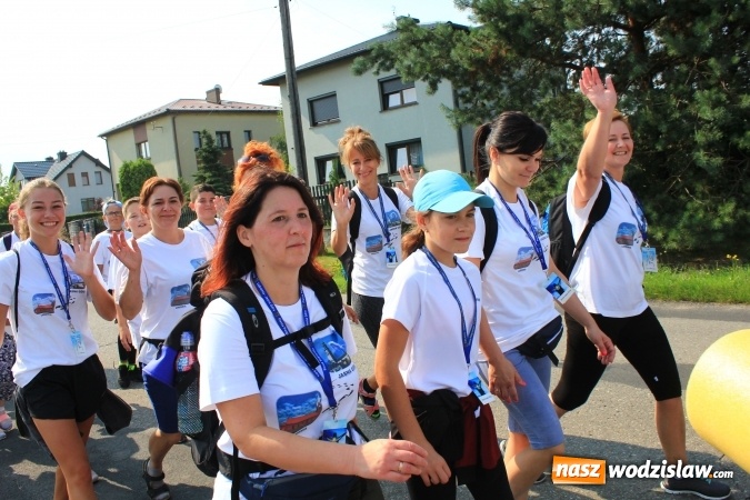 Zdjęcie w galerii na portalu naszwodzislaw.com: 228 pielgrzymów wyruszyło dziś w drogę z Lubomi na Jasną Górę wiadomości z regionu