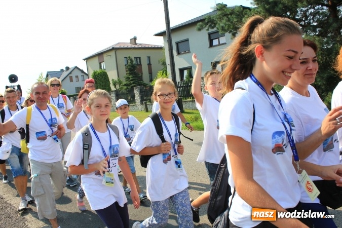 Zdjęcie w galerii na portalu naszwodzislaw.com: 228 pielgrzymów wyruszyło dziś w drogę z Lubomi na Jasną Górę wiadomości z regionu