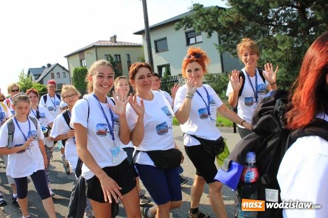 Zdjęcie w galerii na portalu naszwodzislaw.com: 228 pielgrzymów wyruszyło dziś w drogę z Lubomi na Jasną Górę wiadomości z regionu