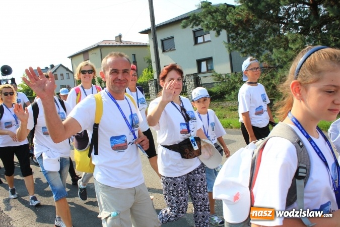 Zdjęcie w galerii na portalu naszwodzislaw.com: 228 pielgrzymów wyruszyło dziś w drogę z Lubomi na Jasną Górę wiadomości z regionu