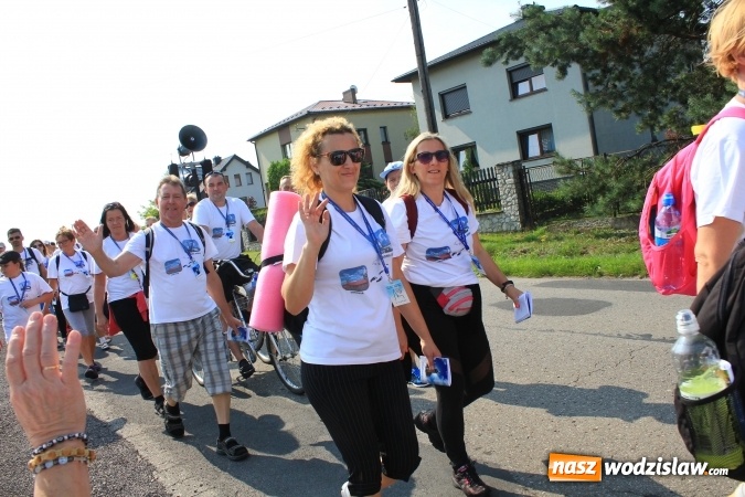 Zdjęcie w galerii na portalu naszwodzislaw.com: 228 pielgrzymów wyruszyło dziś w drogę z Lubomi na Jasną Górę wiadomości z regionu