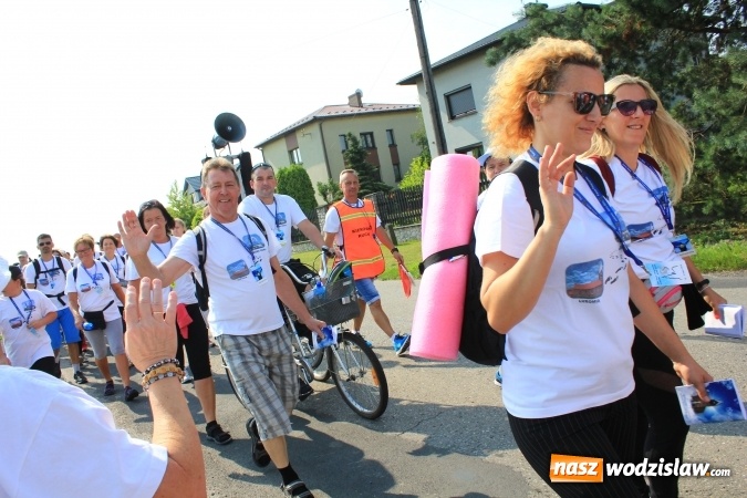 Zdjęcie w galerii na portalu naszwodzislaw.com: 228 pielgrzymów wyruszyło dziś w drogę z Lubomi na Jasną Górę wiadomości z regionu